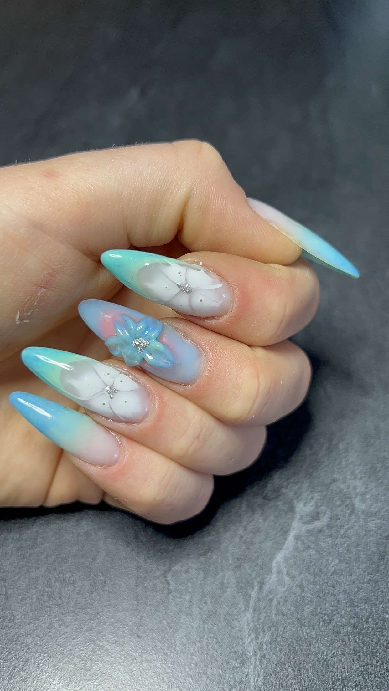 Ongles violets premium